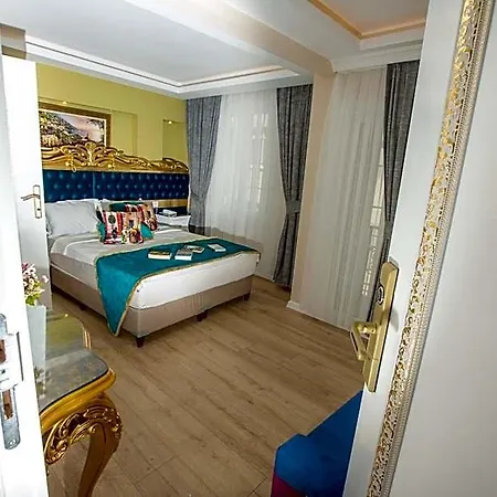 Atlantis Royal